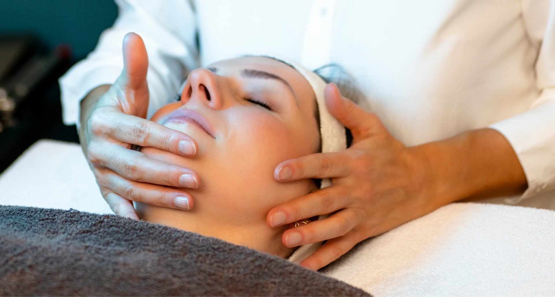 Gesichtsbehandlungen zum Wohlfühlen bei PRODERMIS Karlsruhe